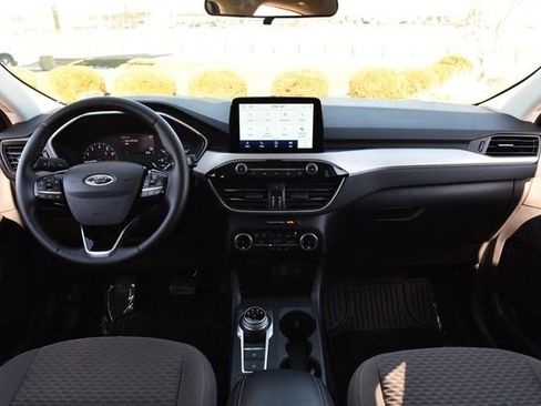 Used 2022 Ford Escape SE w/ SE Sport Appearance Package image 7