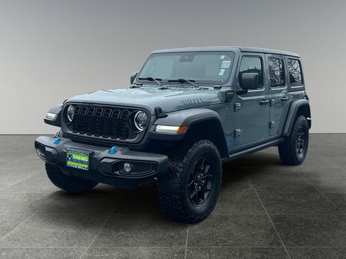 Used 2024 Jeep Wrangler Unlimited image 3