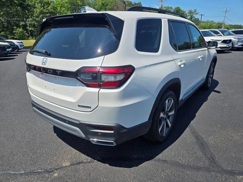 Used 2023 Honda Pilot Touring image 5