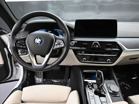 Used 2023 BMW 530e xDrive w/ Executive Package AWD/4WD image 15