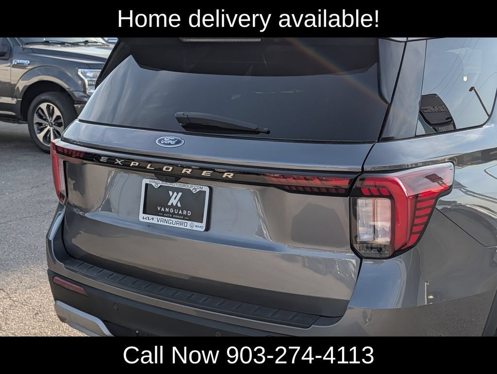 Used 2026 Ford Explorer Platinum RWD image 8