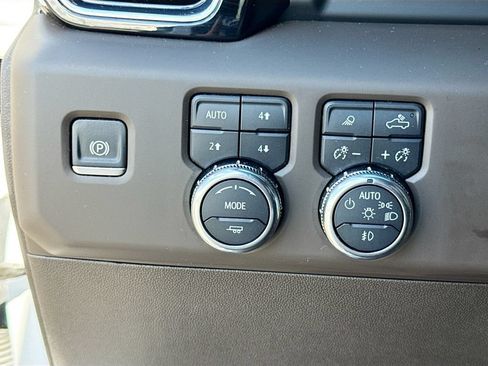 Used 2024 GMC Sierra 2500 Denali w/ Denali Reserve Package AWD/4WD image 13
