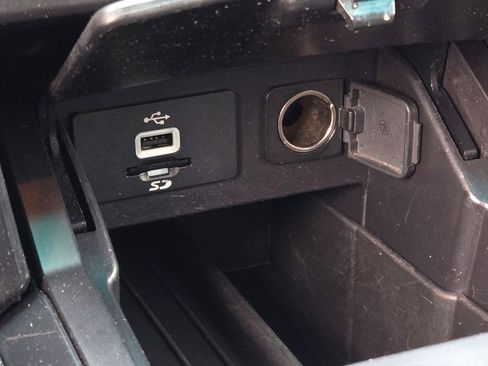 Used 2016 Ford Explorer XLT w/ Equipment Group 201A image 36