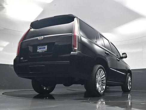 Used 2020 Cadillac Escalade Platinum AWD/4WD image 49