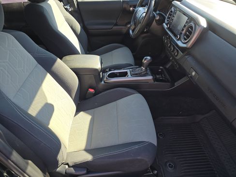 Used 2021 Toyota Tacoma TRD Sport w/ Technology Package image 22