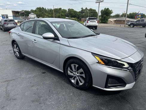 Used 2023 Nissan Altima 2.5 S FWD image 5