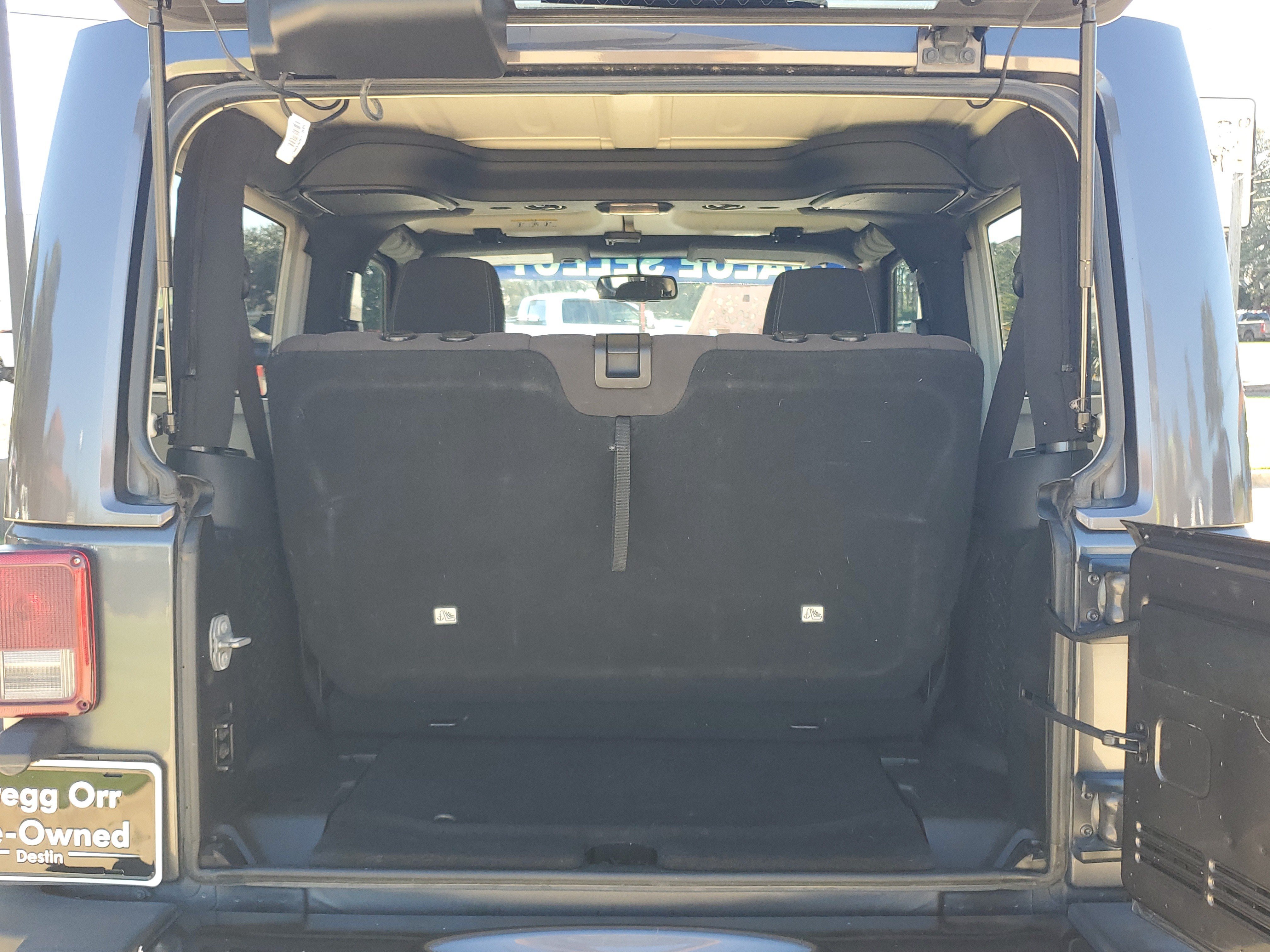 Used 2017 Jeep Wrangler Sahara w/ Connectivity Group AWD/4WD image 31