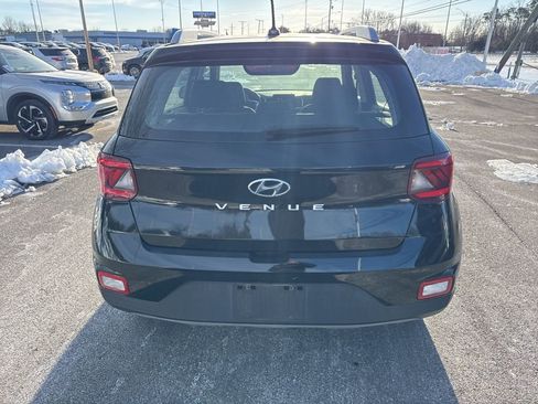 Used 2023 Hyundai Venue SEL image 12