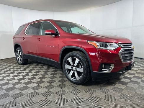 Used 2018 Chevrolet Traverse LT image 2