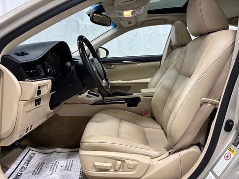 Used 2014 Lexus ES 350 w/ Luxury Package FWD image 14