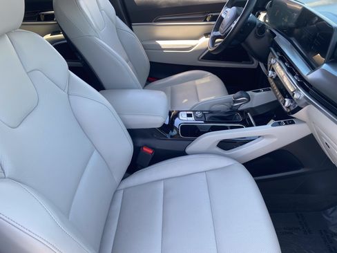 Certified 2024 Kia Telluride S FWD image 10