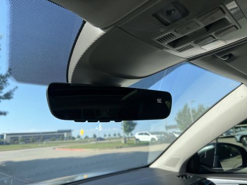 Certified 2025 Volkswagen Taos SEL image 26