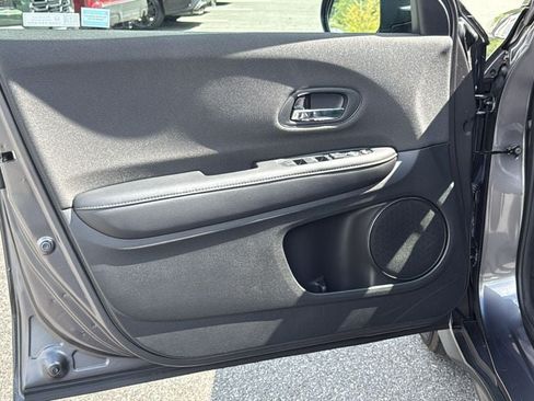 Used 2021 Honda HR-V LX image 9