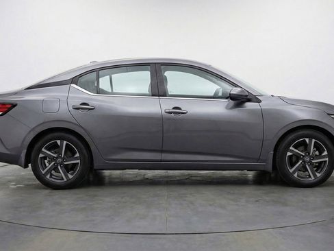 Used 2025 Nissan Sentra SV FWD image 11