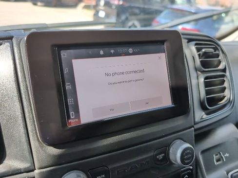 Used 2024 RAM ProMaster 2500 w/ Convenience Group image 17