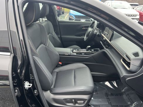 Used 2025 Toyota Crown Platinum image 26