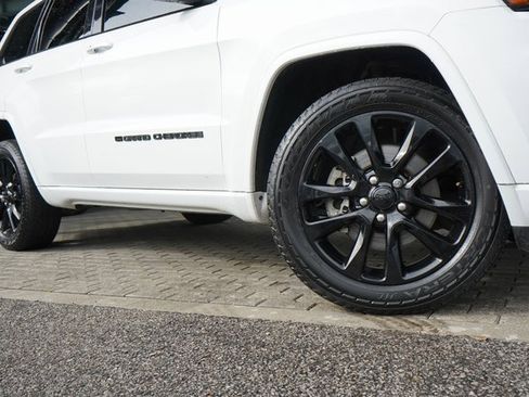 Used 2022 Jeep Grand Cherokee Laredo X image 10