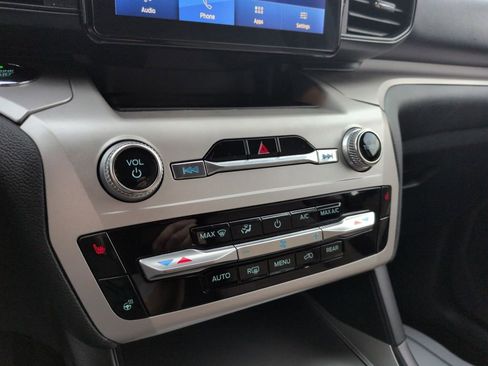 Used 2020 Ford Explorer XLT w/ Comfort Package image 18