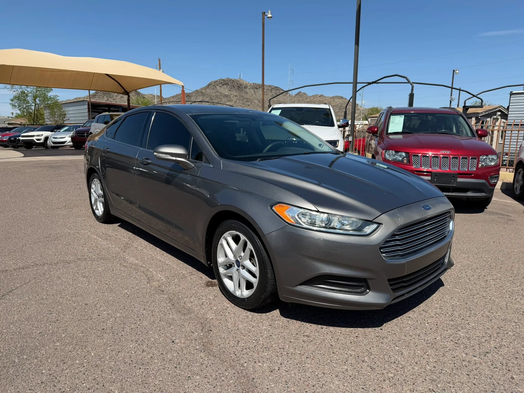 Used 2014 Ford Fusion SE FWD image 3