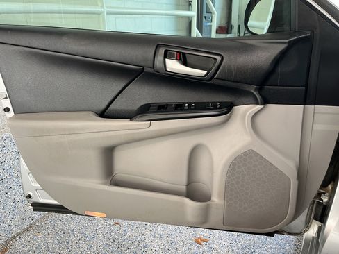 Used 2014 Toyota Camry LE FWD image 21