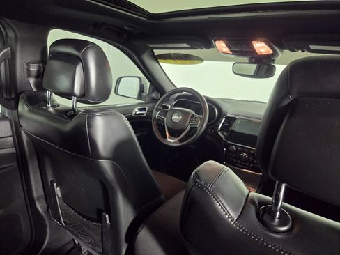 Used 2019 Jeep Grand Cherokee Altitude RWD image 32