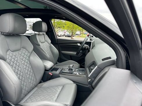 Used 2018 Audi SQ5 Premium Plus w/ S Sport Package AWD/4WD image 31