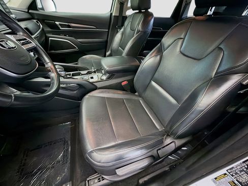 Used 2021 Kia Telluride LX FWD image 11