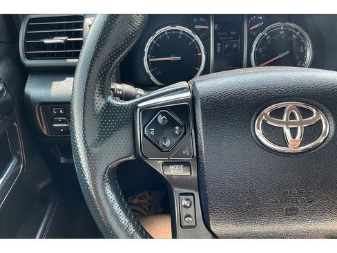 Used 2022 Toyota 4Runner TRD Off-Road image 19