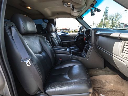 Used 2005 Chevrolet Silverado 2500 LT w/ Heavy-Duty Power Package image 28