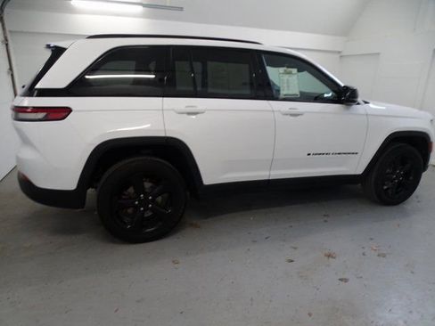 Certified 2023 Jeep Grand Cherokee Altitude image 23