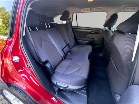 Certified 2025 Toyota Highlander LE FWD image 20