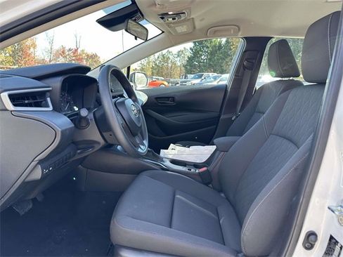 Used 2025 Toyota Corolla LE image 19