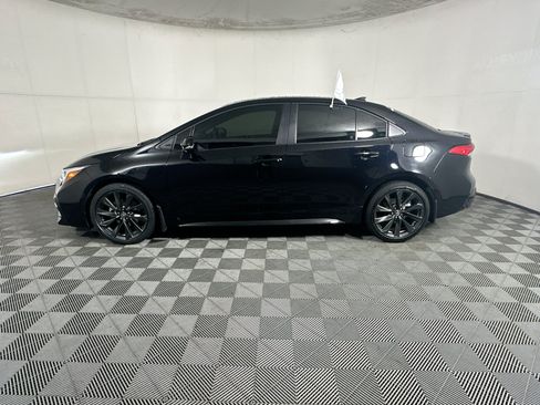 Used 2025 Toyota Corolla SE FWD image 6