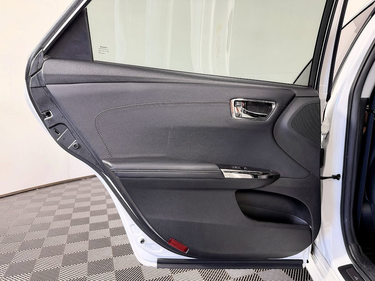 Used 2016 Toyota Avalon Limited FWD image 35
