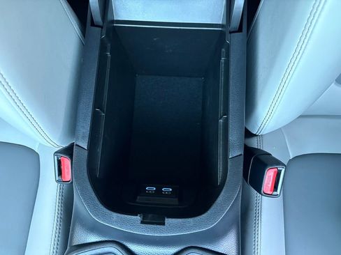 Used 2022 Toyota RAV4 XLE Premium image 22