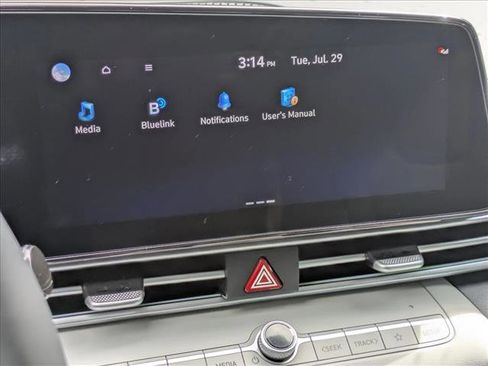 New 2025 Hyundai Elantra Limited image 12