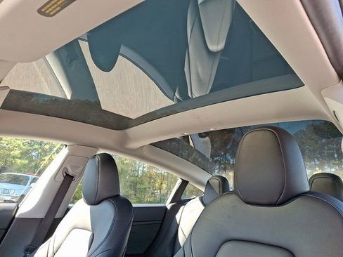 Used 2023 Tesla Model 3 Standard Range image 17