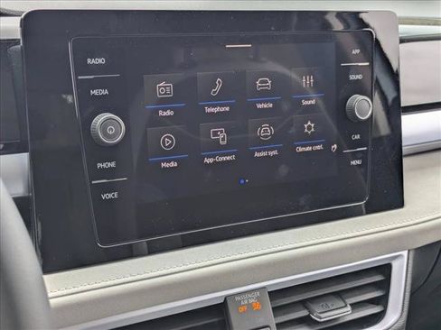 New 2026 Volkswagen Taos SE FWD image 13