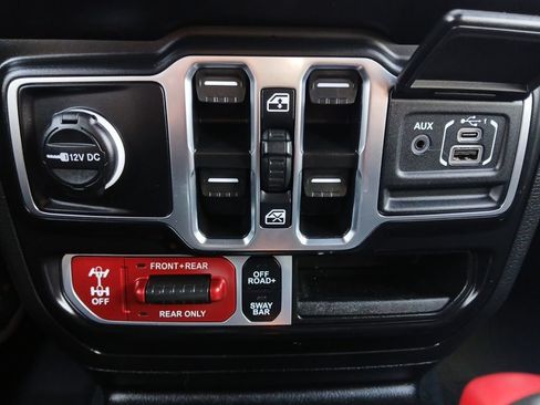 Used 2023 Jeep Wrangler Unlimited Rubicon w/ Cold Weather Group AWD/4WD image 6