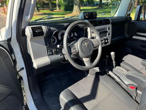 Used 2010 Toyota FJ Cruiser 4WD image 23
