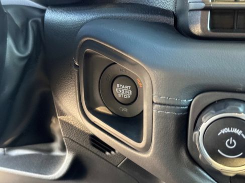 Certified 2025 Jeep Gladiator Rubicon w/ Safety Group image 28