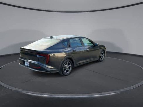 Used 2025 Kia K4 LXS FWD image 8