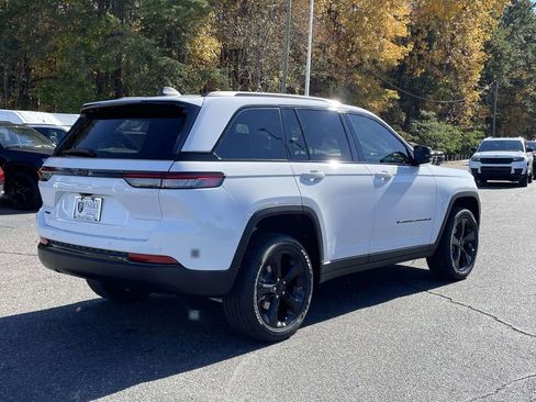 New 2025 Jeep Grand Cherokee Altitude image 8