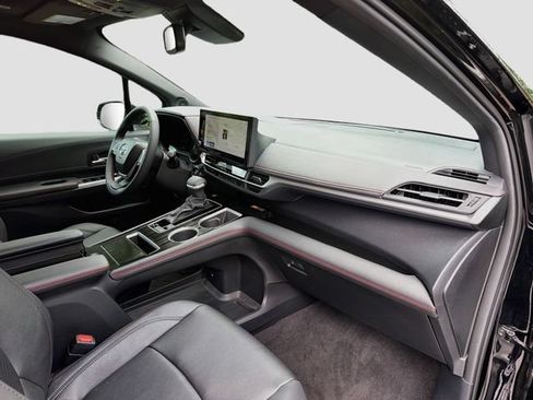 Used 2026 Toyota Sienna XSE FWD image 14