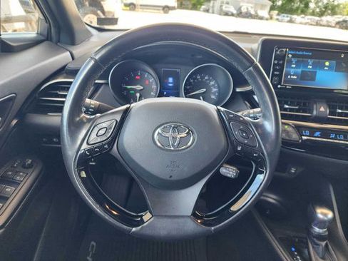 Used 2018 Toyota C-HR XLE FWD image 18