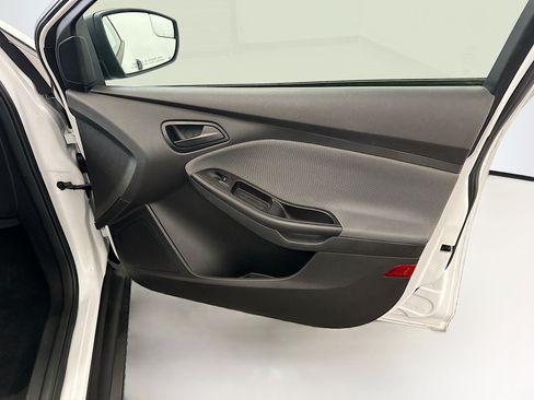 Used 2013 Ford Focus S FWD image 31
