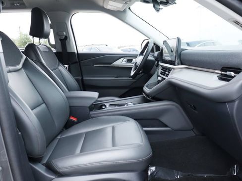 Used 2025 Ford Explorer Active w/ Active Comfort Package RWD image 21