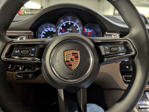 Certified 2025 Porsche Macan image 33