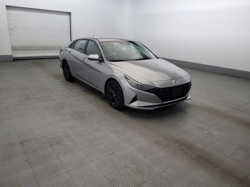 Used 2022 Hyundai Elantra SEL FWD image 13