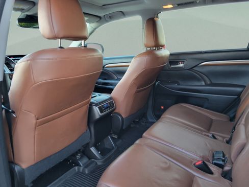 Used 2017 Toyota Highlander Limited FWD image 5